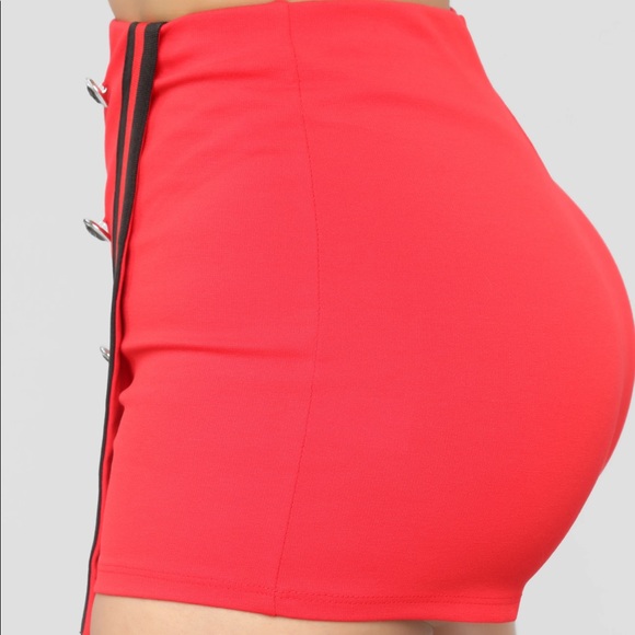Red SKORT (size S) with black stripes and buttons - Picture 4 of 6